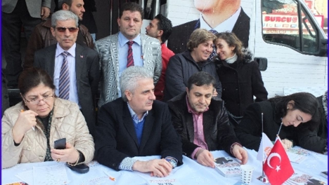 Ak Parti Fatih İlçesi K.M.Paşa Meydanında üye çalışması yaptı