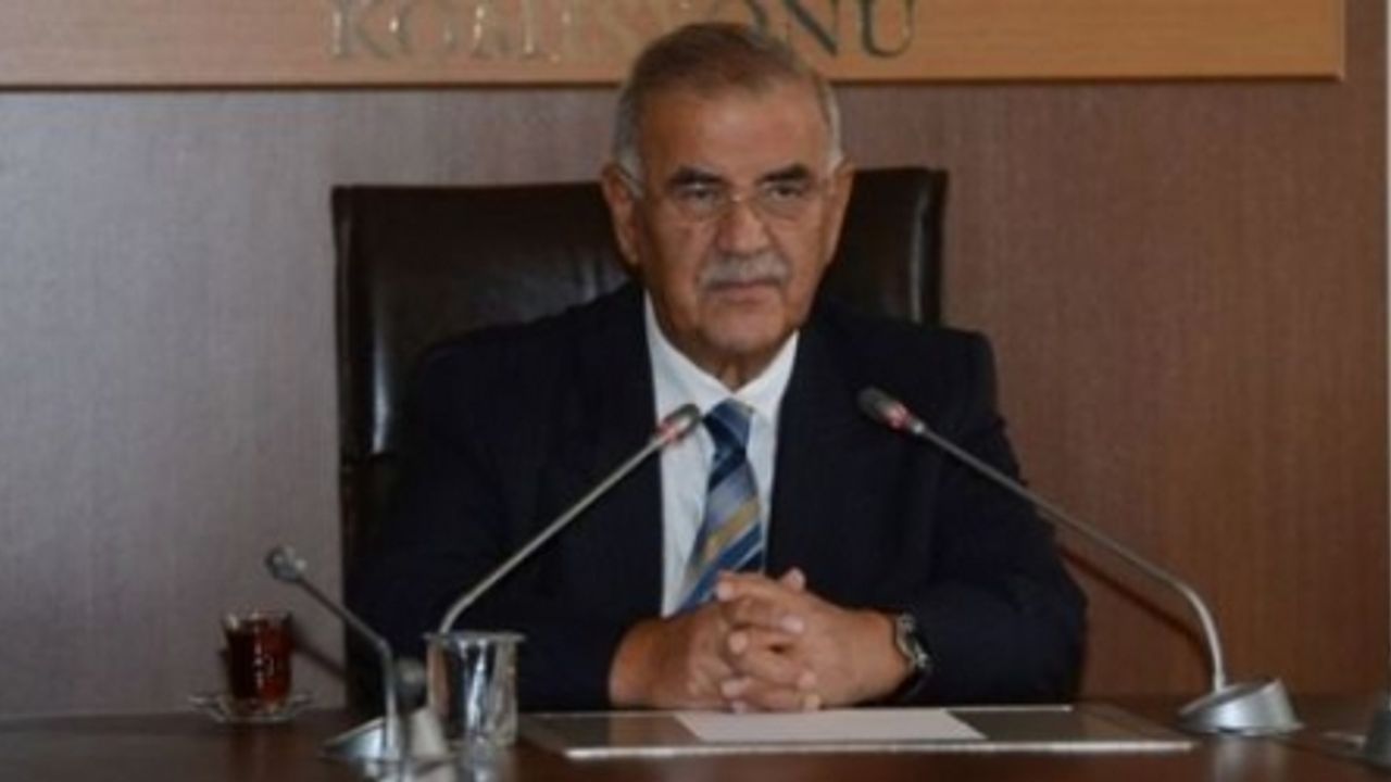 Erbakan, megafonla İstiklal Marşı okuttu; Devletin ajanları ayağa kalkmadı