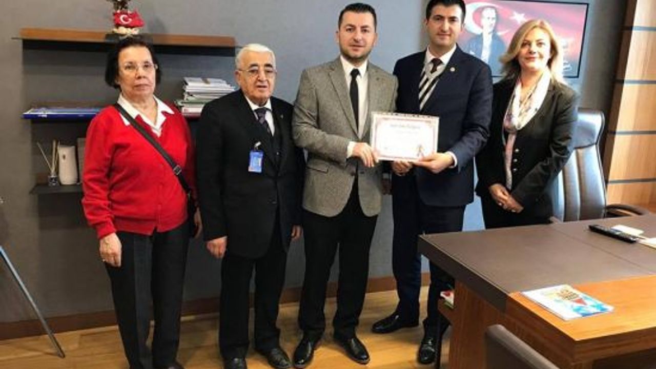 İzmir Kültür ve Dayanışma Derneği Yönetim Kurulu üyeleri TBMM de