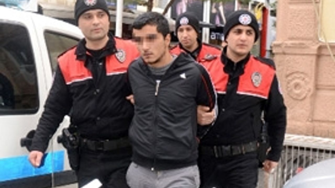 Kapkaççı motosikletli polisten kaçamadı