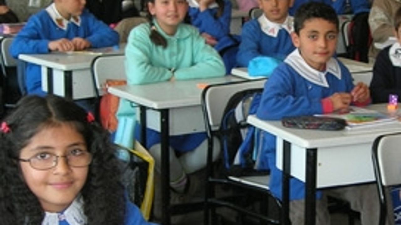 Kur'an dersinde abdest yok, başörtüsü seçmeli