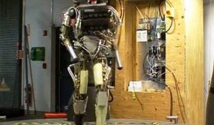 Robotlar artık merdiven çıkıyor Video