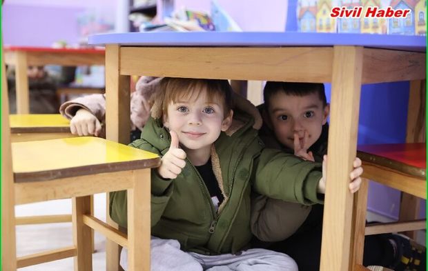 Bayrampaşa’da miniklerle deprem tatbikatı