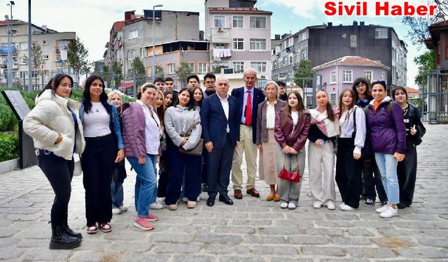 Rus Edebiyatının Büyük İsmi Tolstoy'un Yeğeni Nikolai Tolstoy ve Eşi Fatih'te