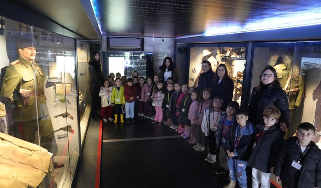 Kreş Öğrencilerinden Çanakkale Savaşları Mobil Müzesine Ziyaret