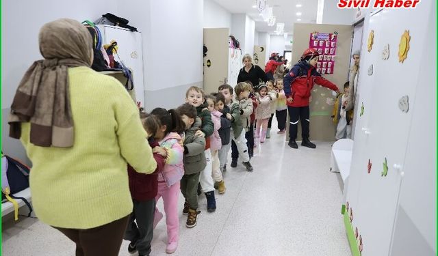Bayrampaşa’da miniklerle deprem tatbikatı