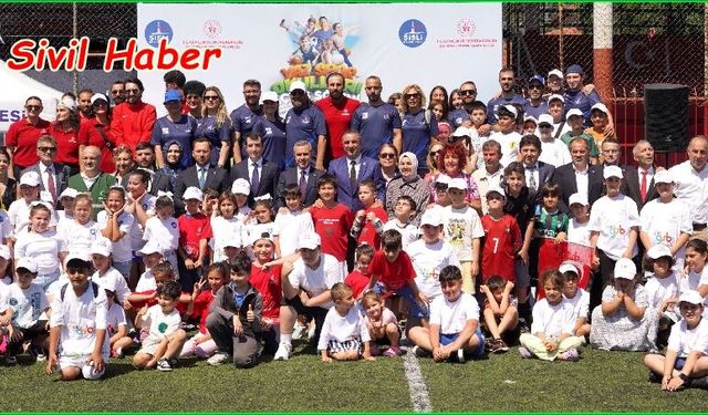 ŞİŞLİ'DE YAZ SPOR OKULLARI COŞKULU ŞÖLENLE BAŞLADI