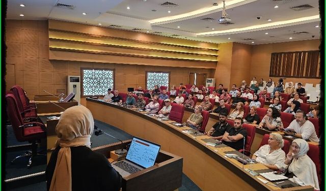 Fatih'te Güvenli Gıda İçin Yeni Dönem: Hijyen Eğitimi Ruhsatlandırma Sürecinin Bir Parçası Oldu
