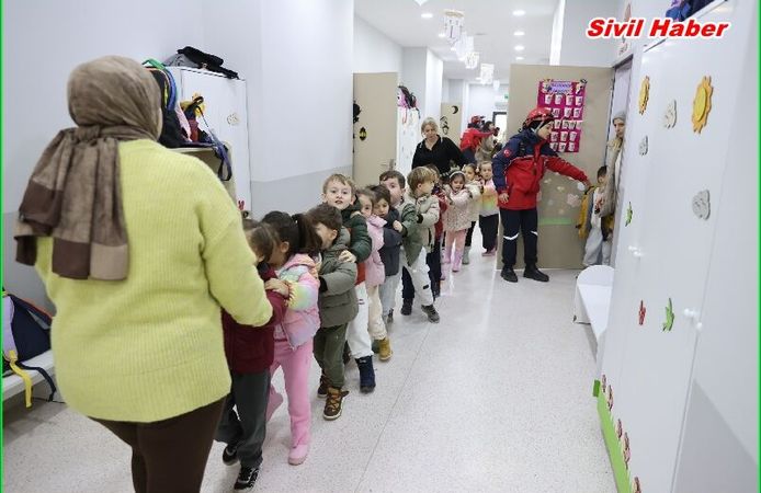 Bayrampaşa’da miniklerle deprem tatbikatı