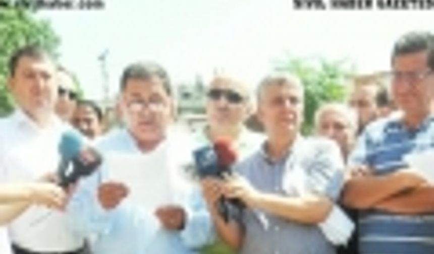 BASIN AÇIKLAMASI ÖNCESİ ROMANLAR VE CHP OYUNLU PROTESTO