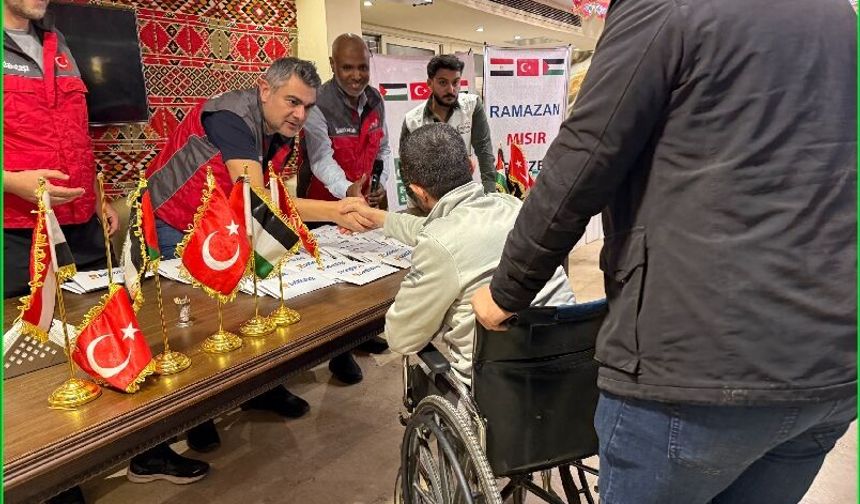Sadakataşı Mısır’da yaşayan Gazzeli ailelere Ramazan yardımı ulaştırd