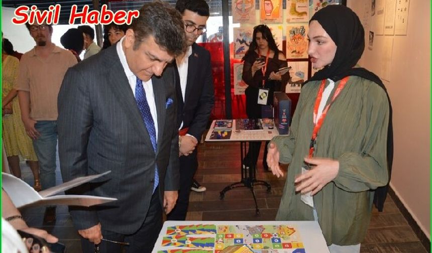 İstanbul Yeni Yüzyıl Üniversitesi’nde TRACE - Grafik Tasarım Bitirme Projesi Sergisi Açıldı