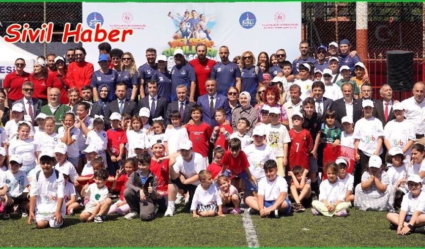 ŞİŞLİ'DE YAZ SPOR OKULLARI COŞKULU ŞÖLENLE BAŞLADI